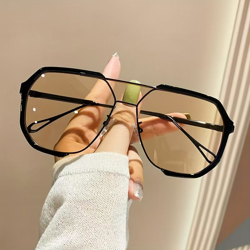 Modern Square Frame Fashion Glasses for Trendy Everyday Streetwear Style