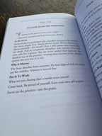 STOICISM: 365 DAILY LESSONS FOR MOTIVATION, MENTAL STRENGTH, AND EMOTIONAL CLARITY BOOK